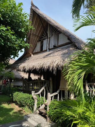 Flower Bud Bungalow Balangan