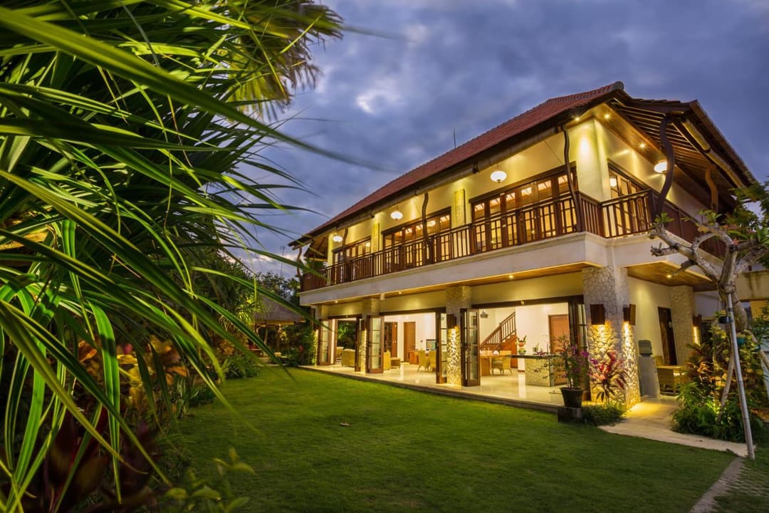 LA-BALI Villa Sanur, Spacious & Large, Private Pool, Pool Table, 5-Minutes walk to the Beach, Free Laundry, Private Cook, Massage, Daily Tour — photo 1 of 1