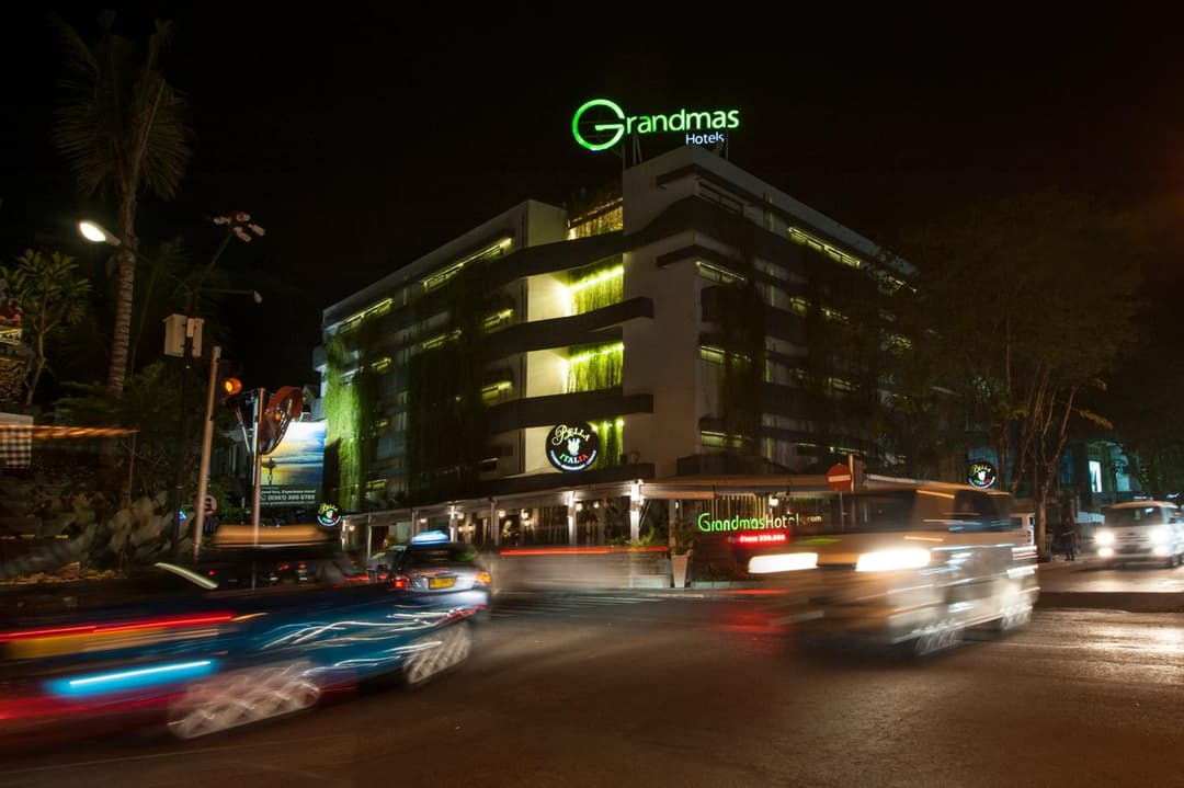 Grandmas Plus Hotel Legian — photo 1 of 47