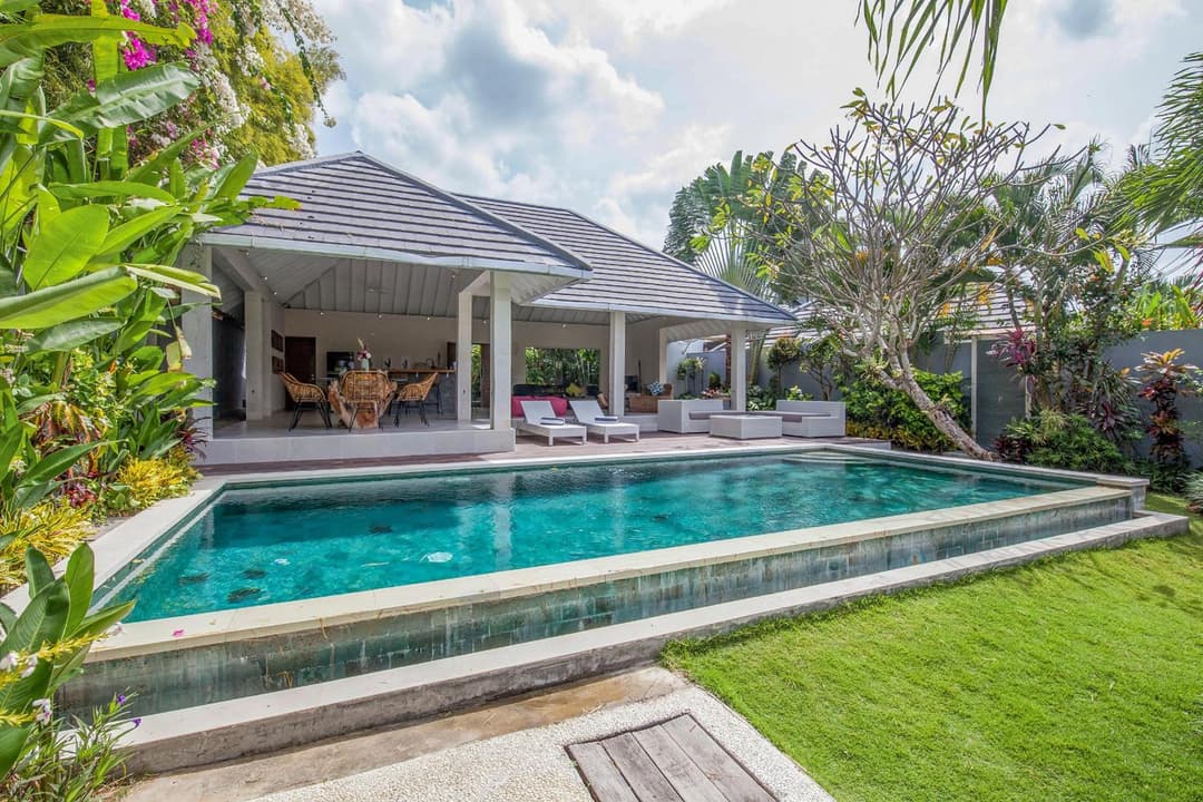 Villa Imbuh 2 - Tropical Oasis 3BR in Central Canggu — photo 1 of 6