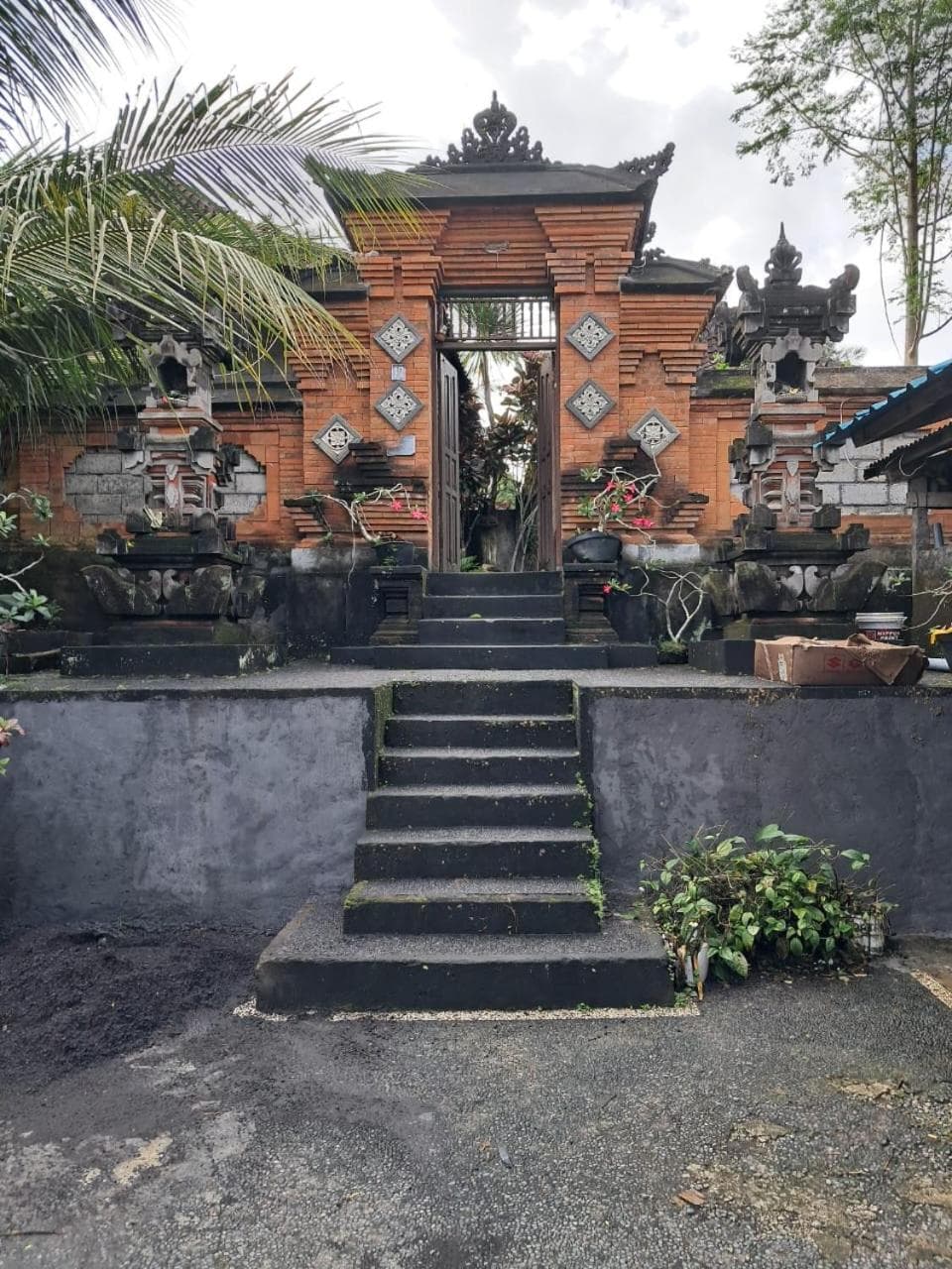 Wisuda Guest House — photo 1 of 15