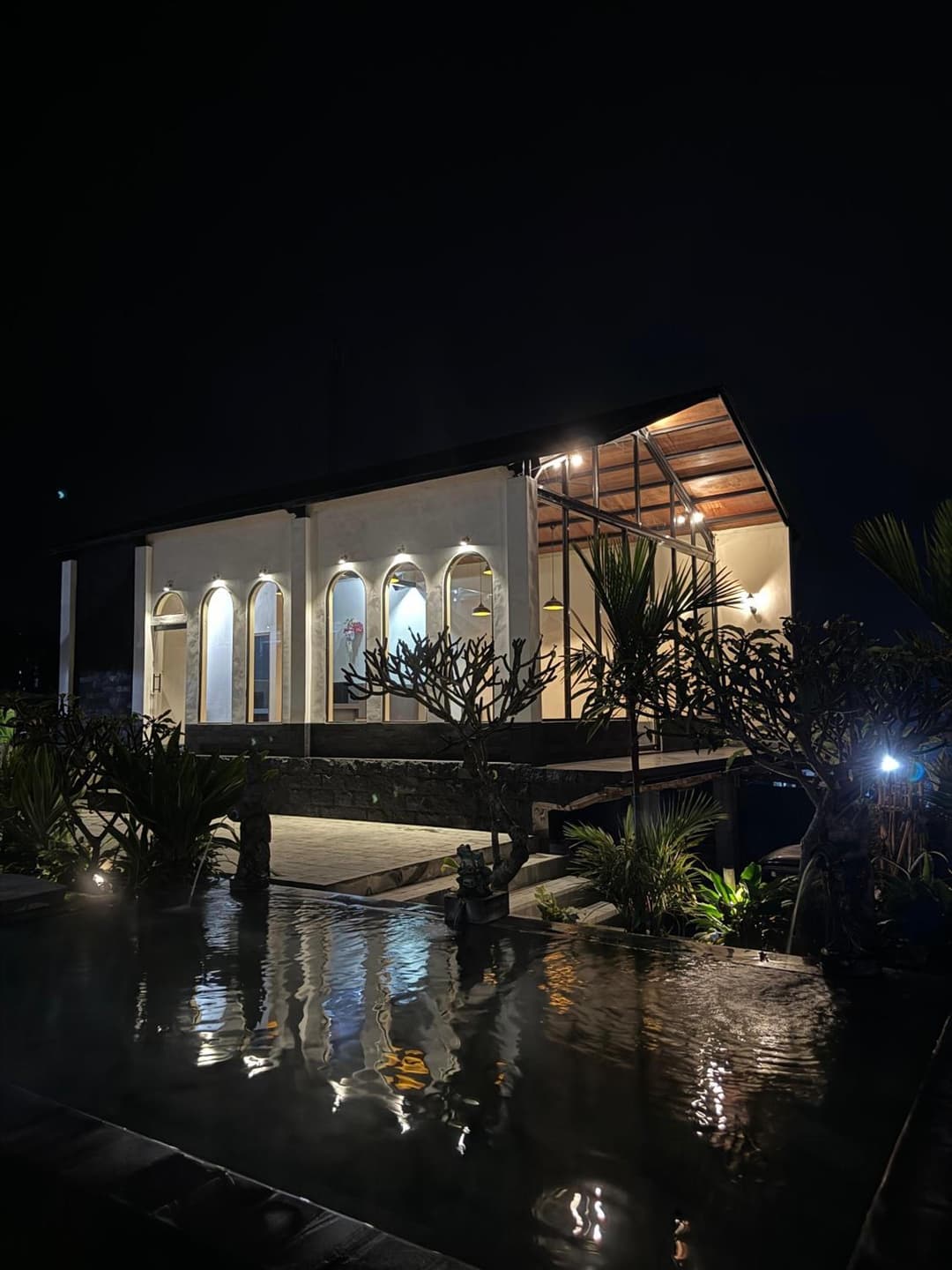 Batur Pyramid Guesthouse — photo 1 of 1