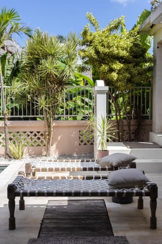 The Pink Joglo, a cheerful 3BDR Villa W/Pool and Rice-field view.