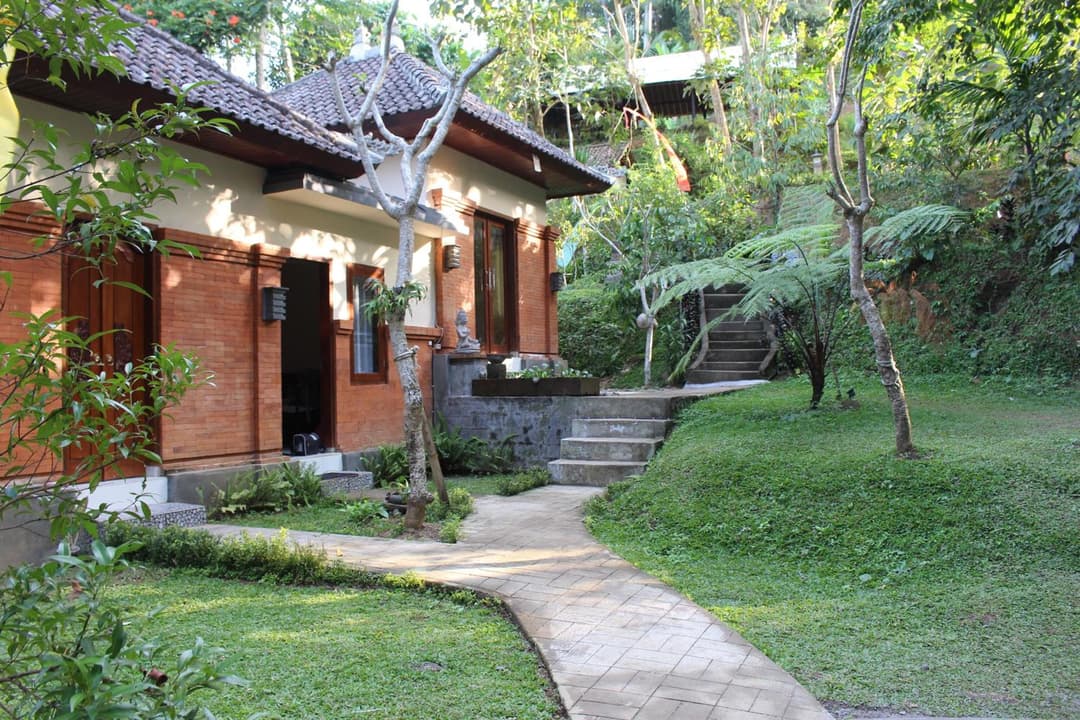 Arnata Guest House & Pasraman Yoga Lokanata — photo 1 of 45