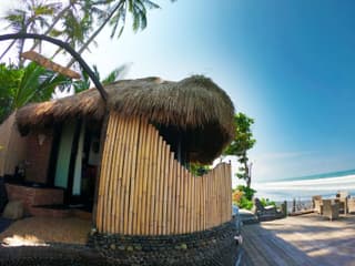 Beachfront Villa Nixie and the Sea Tabanan