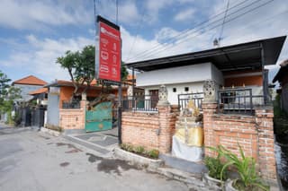 RedDoorz near Buleleng Harbour 2