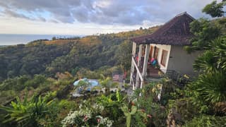 LiRi Villa - Ocean, hills, valley view
