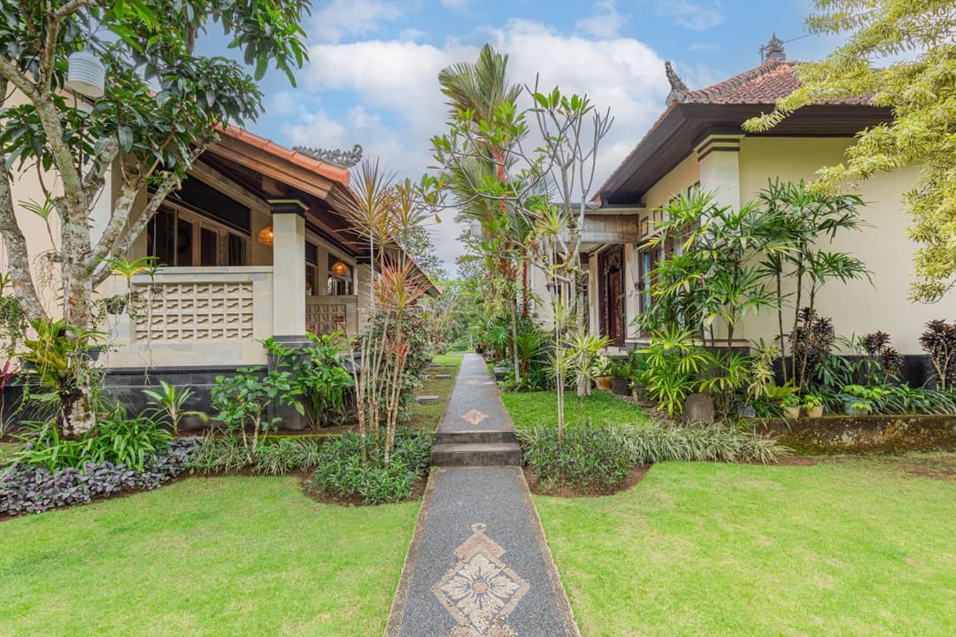 Campuhan Guesthouse — photo 1 of 32