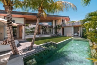 Cala Galeo - Iconic 4BR Designer Villa in Pererenan