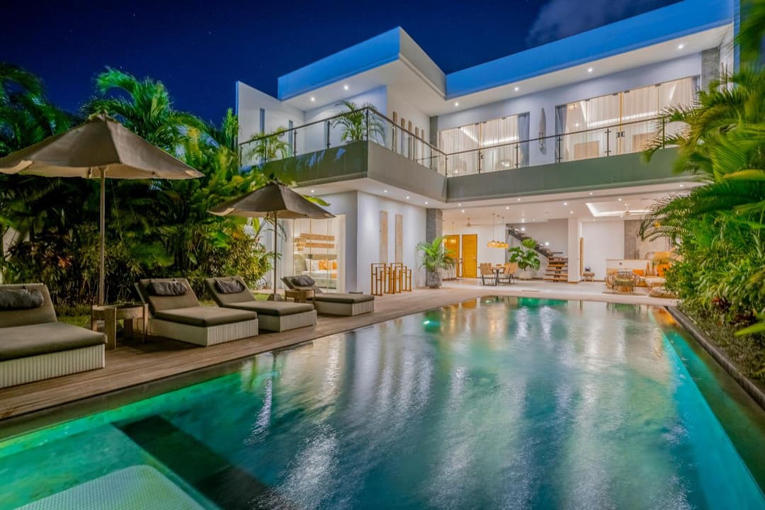 Flores Villa by Betterplace — photo 1 of 33