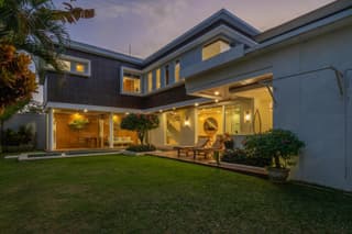 Villa Nestor - New Contemporary 3bd villa next to the Beach