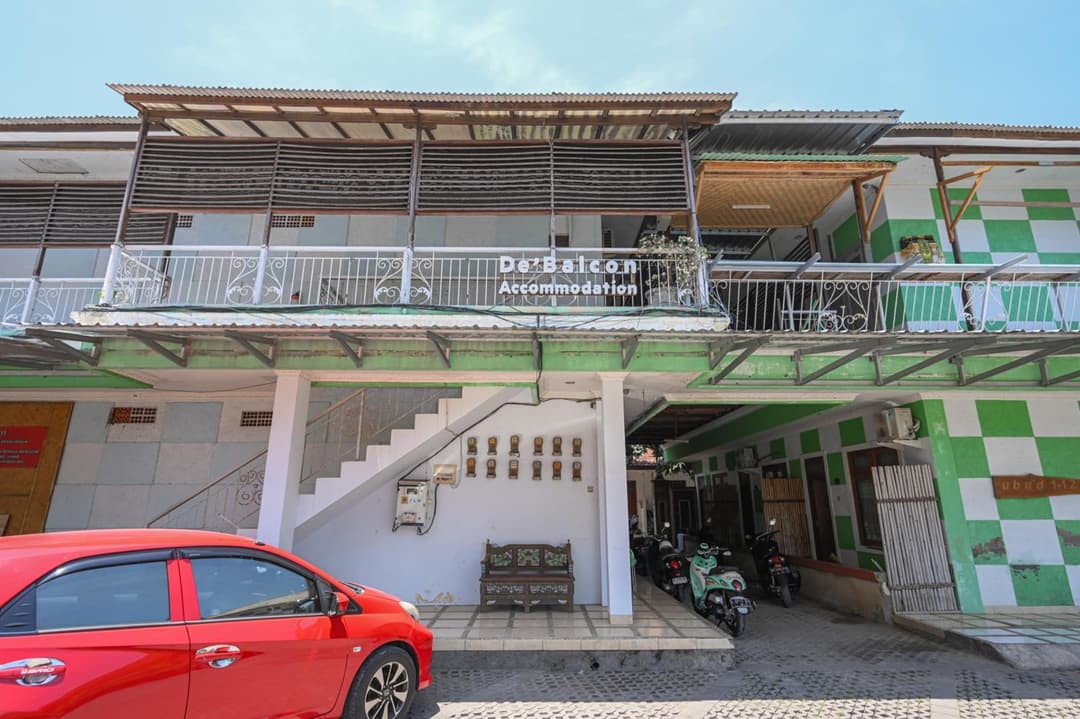 RedDoorz at De'balcon Accomodation Kuta Bali — photo 1 of 28