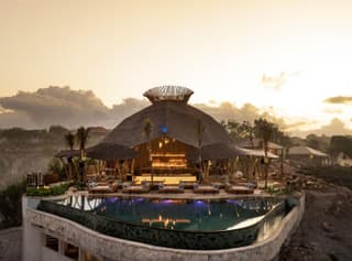ARNA Suites and Ocean Lounge