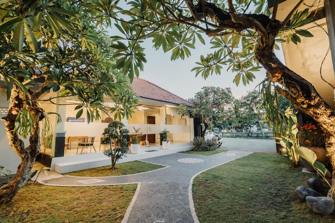 You Suite Seminyak — photo 1 of 32
