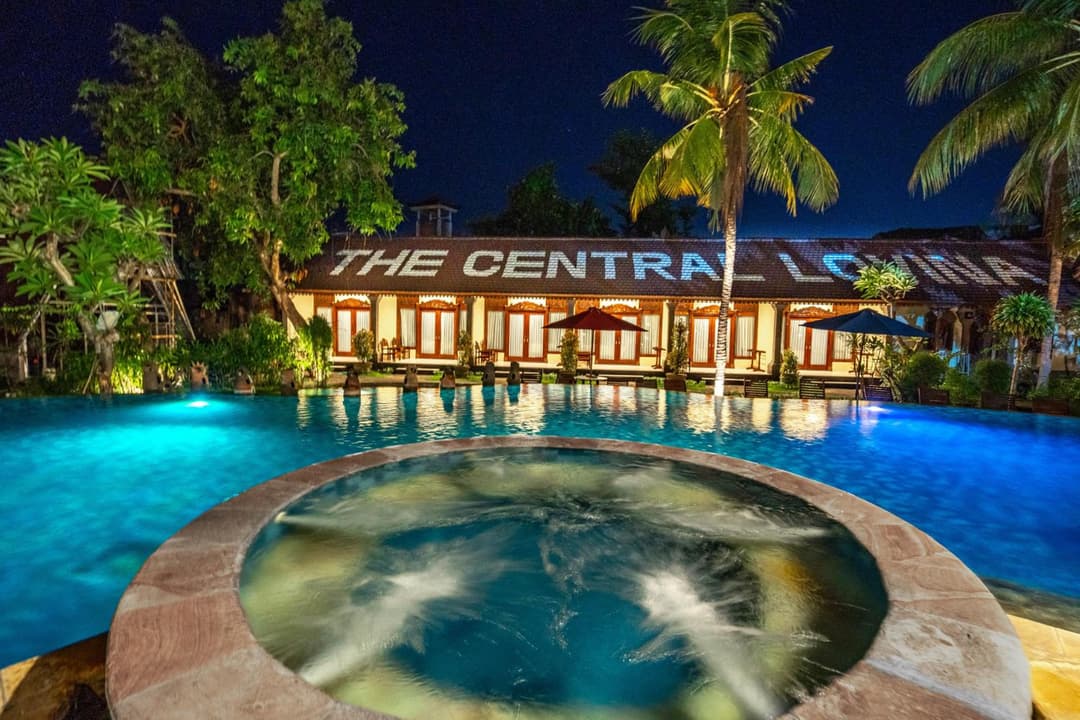The Central Lovina Hotel & Restaurant — photo 1 of 11