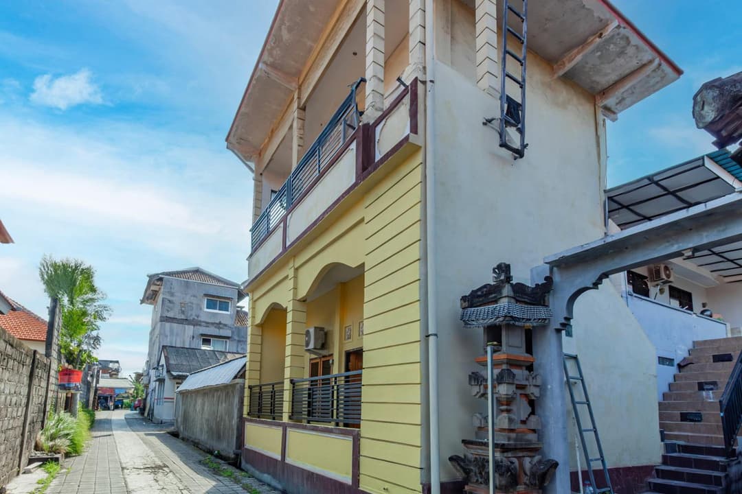 SN Guest House Near Trans Studio Mall — photo 1 of 28