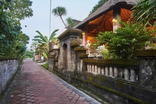 Ellies Hotel