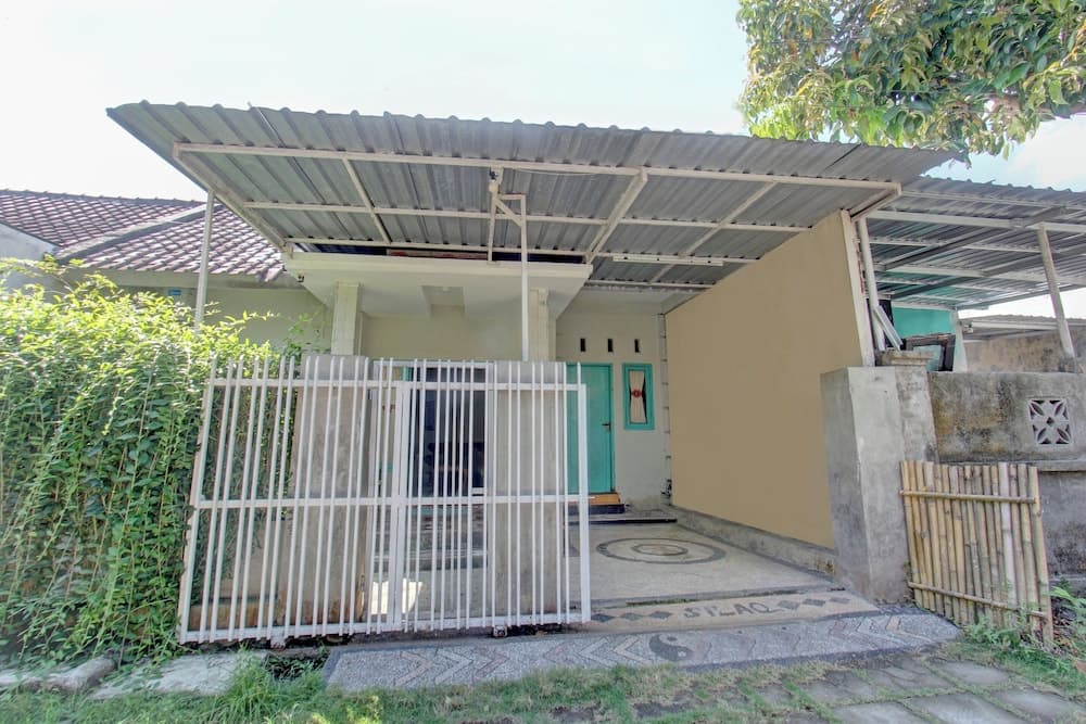 OYO 92825 Kamar Lombok — photo 1 of 26