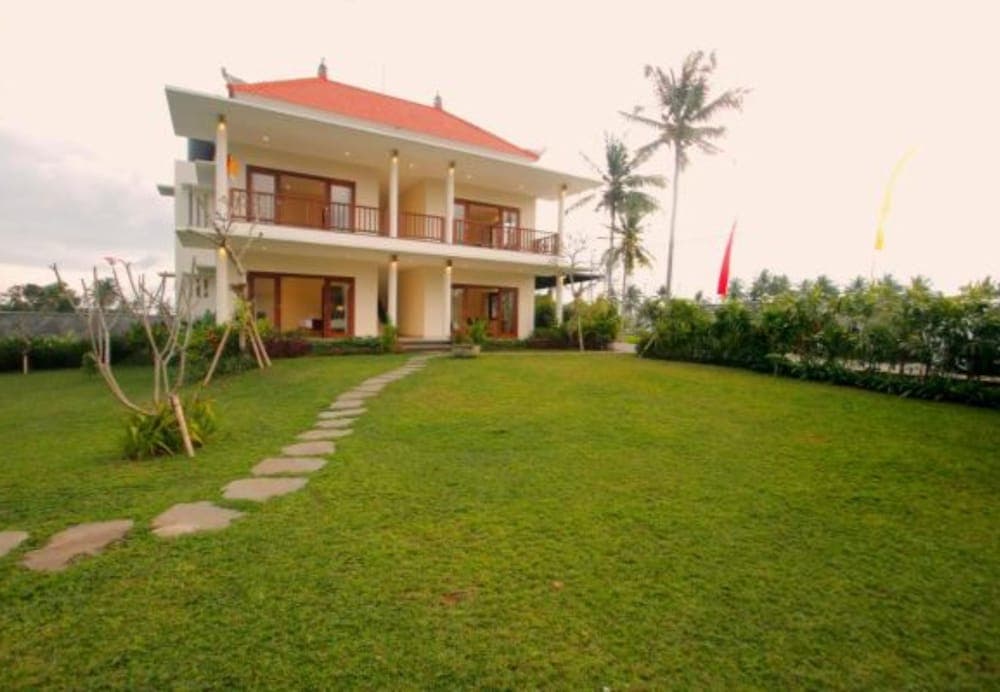DLobong Suites Ubud — photo 1 of 37