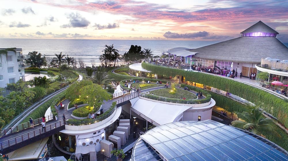 YELLO Hotel Kuta Beachwalk Bali — photo 1 of 64