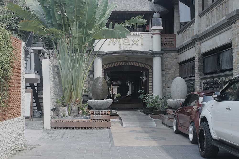 Maxi Hotel & Spa — photo 1 of 45