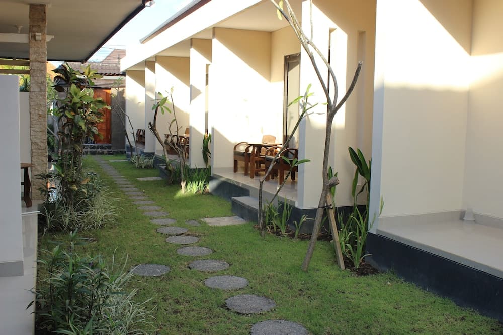 Blanjong Home Stay — photo 1 of 37