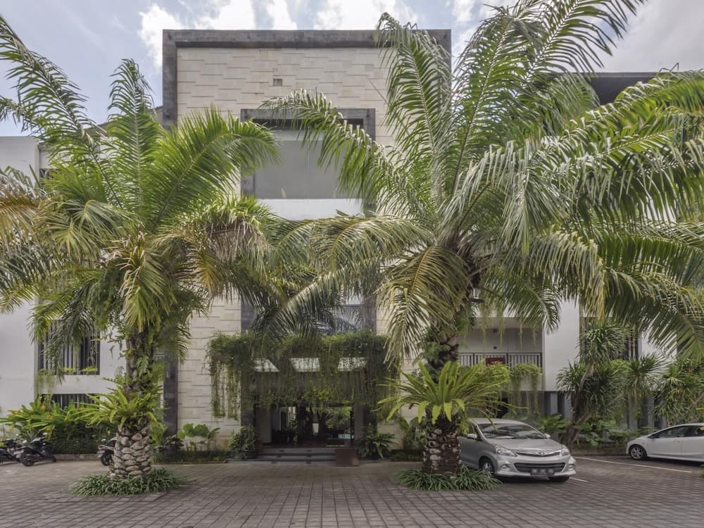 Umalas Hotel and Residence — photo 1 of 65