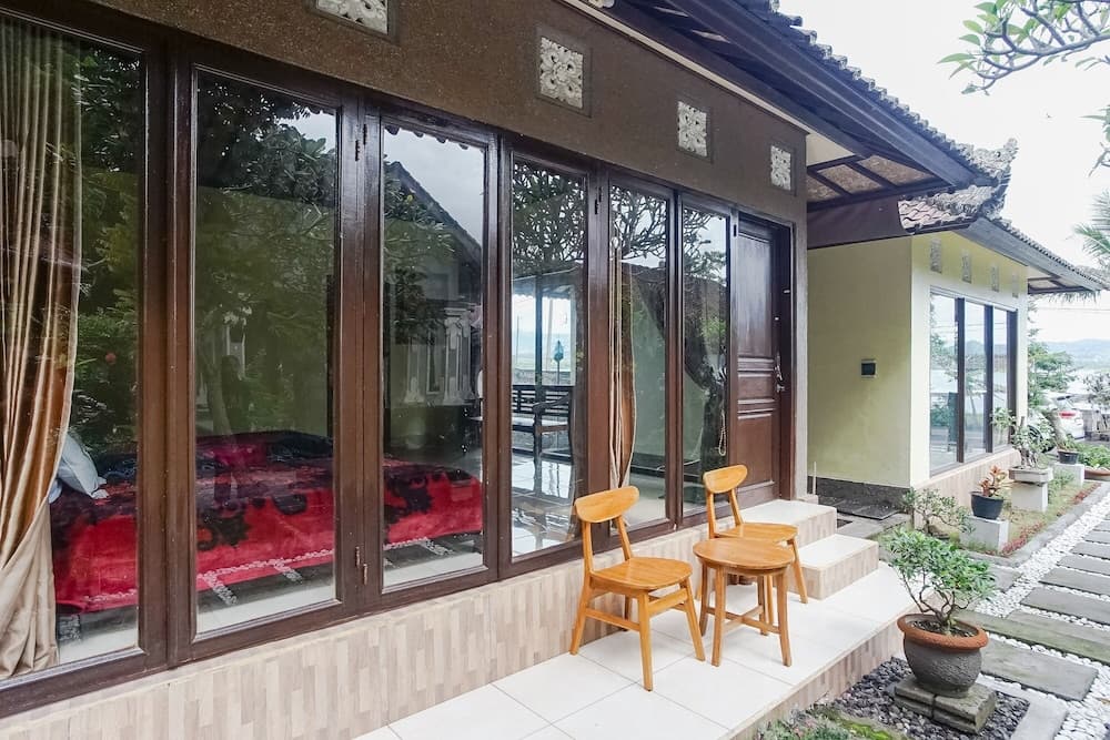 Baruna Lakeside View — photo 1 of 50