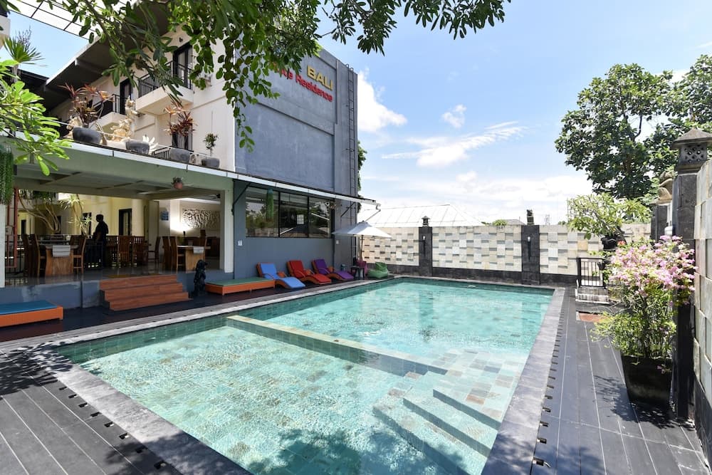 RedDoorz Plus near Mall Bali Galeria 2 — photo 1 of 36