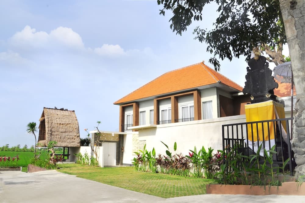 Villa Tangtu Beach Inn — photo 1 of 24