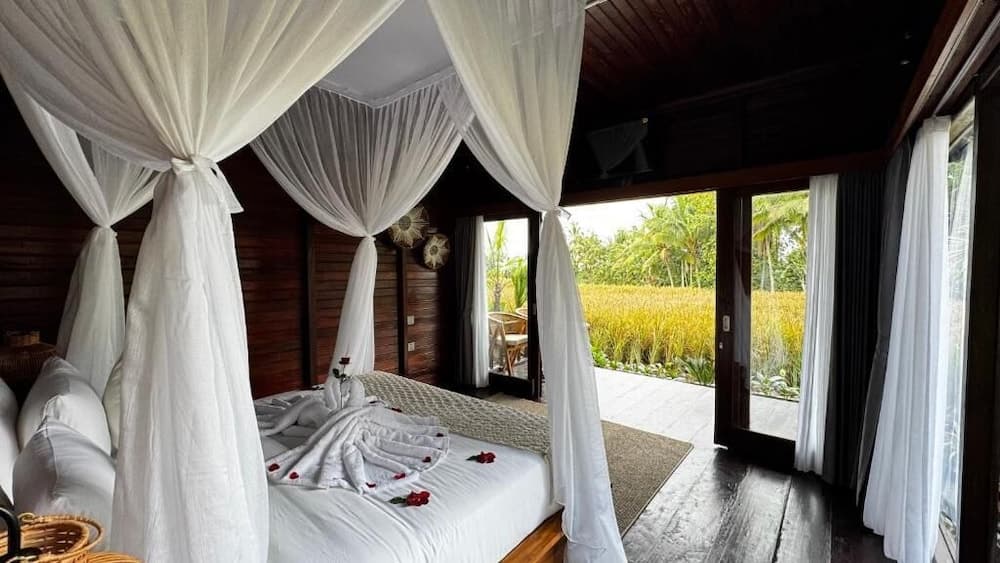 Eco Oasis Wooden Villa — photo 1 of 8