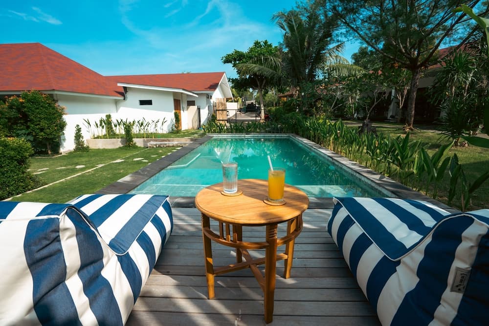 Zena Surf Suite — photo 1 of 17