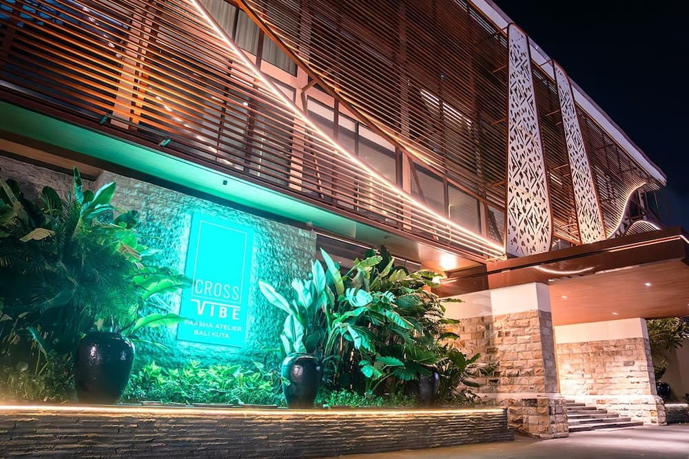 Cross Vibe Paasha Atelier Bali Kuta — photo 1 of 68