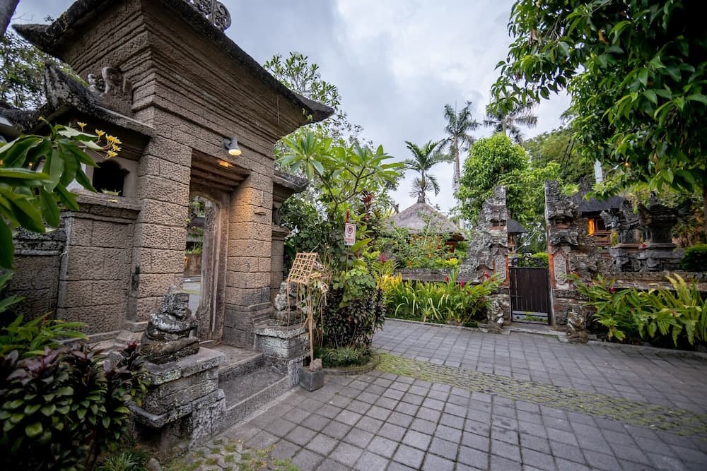 De Munut Balinese Resort & Spa — photo 1 of 115