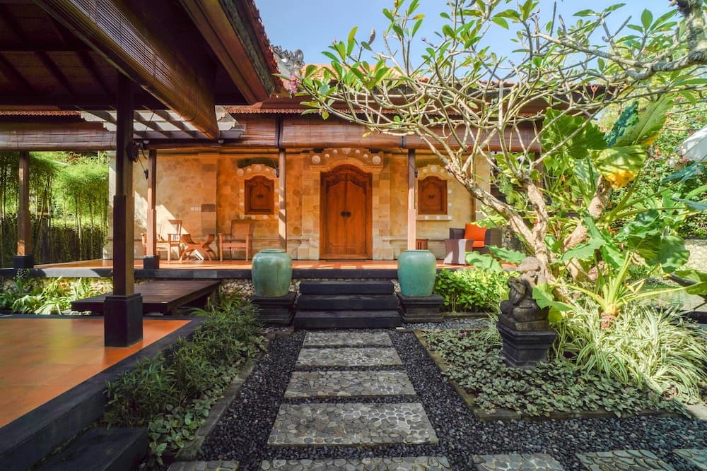 Giri Bhagawan Villas Spa — photo 1 of 36