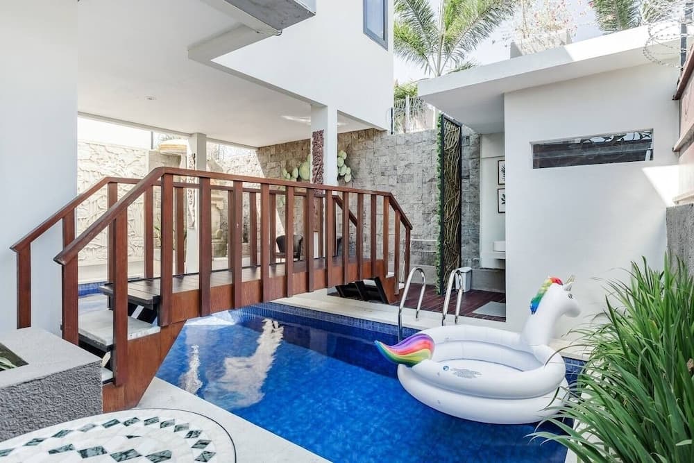 Saka Luxury Villa — photo 1 of 28
