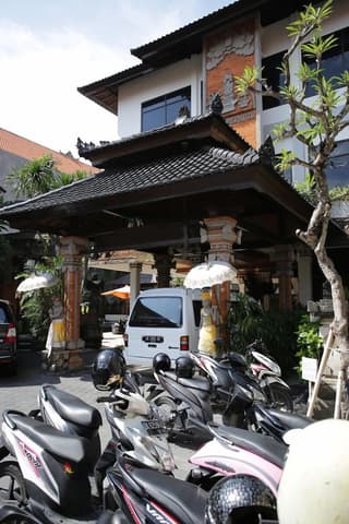 RedDoorz @ Raya Pantai Kuta