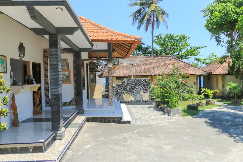Hotel Tara Bar & Resto Air Sanih — photo 1 of 1