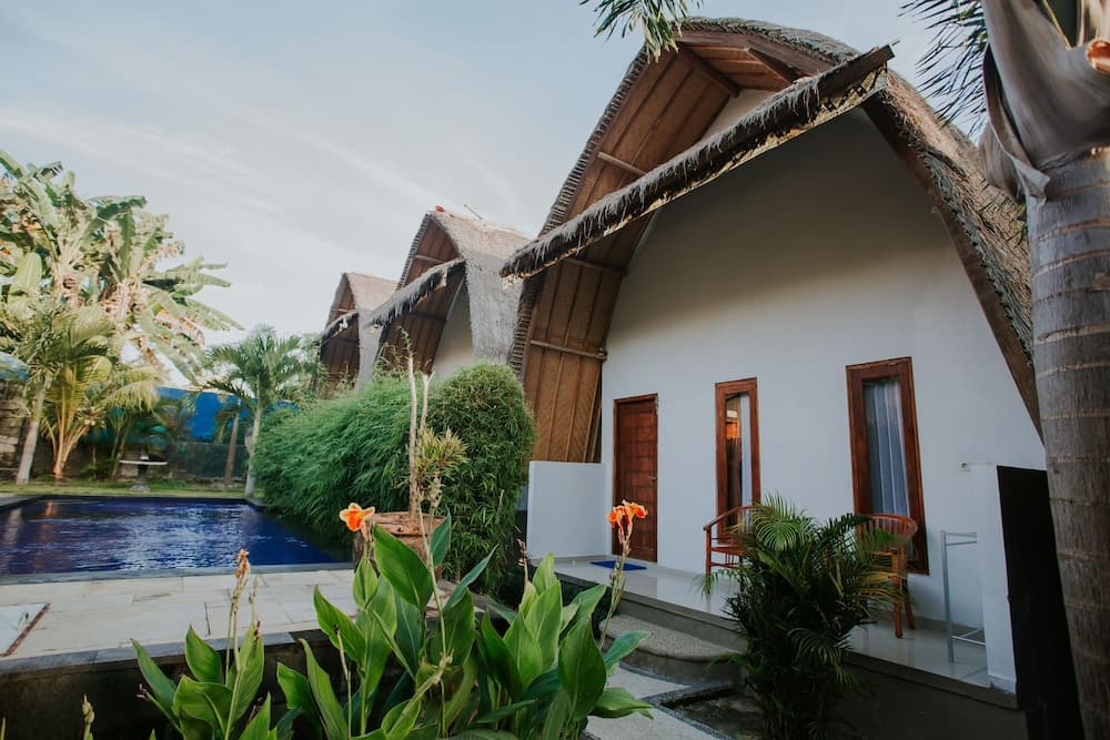 Jona Bungalow — photo 1 of 148