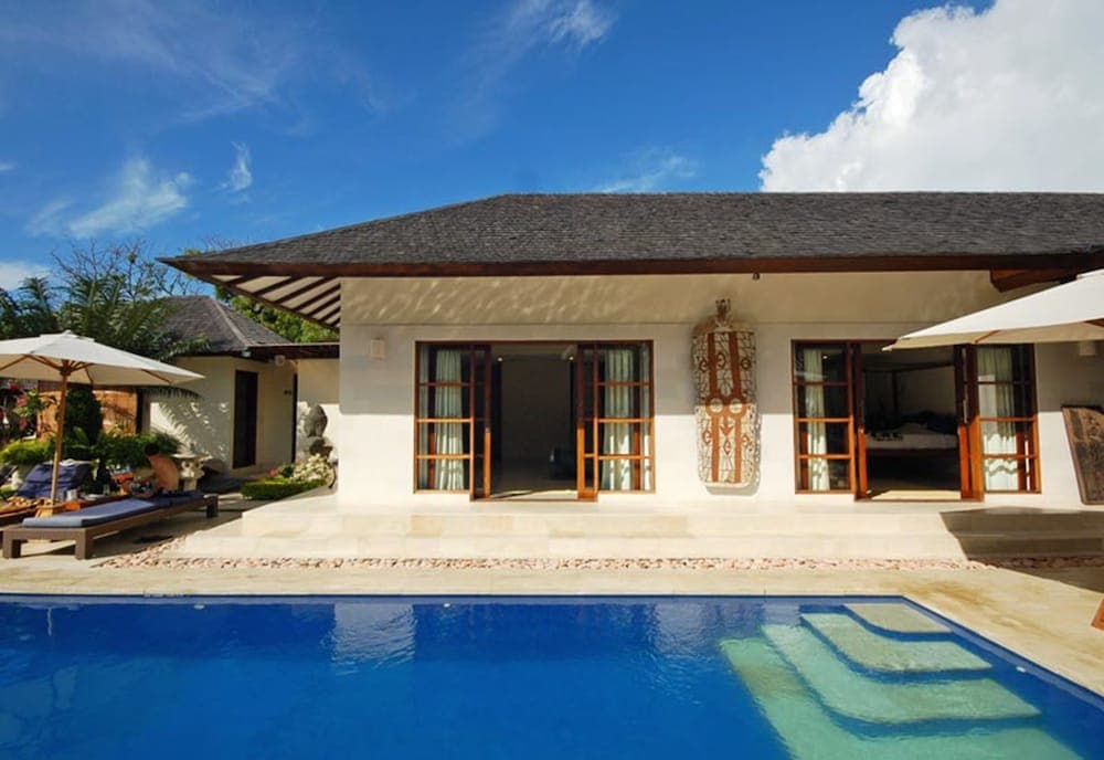Frangipani Beach Hotel — photo 1 of 1