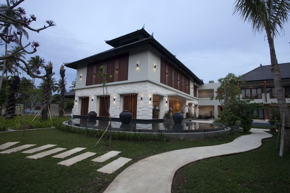 Grand Whiz Hotel Nusa Dua — photo 1 of 46