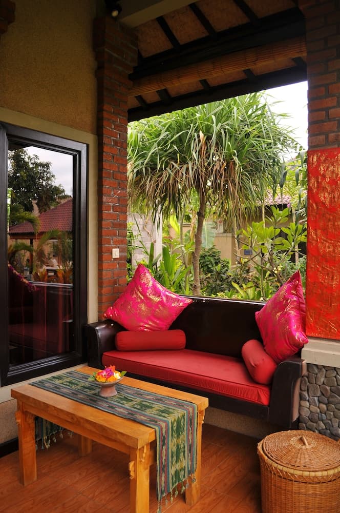Tirta Sari Bungalows & Spa — photo 1 of 51