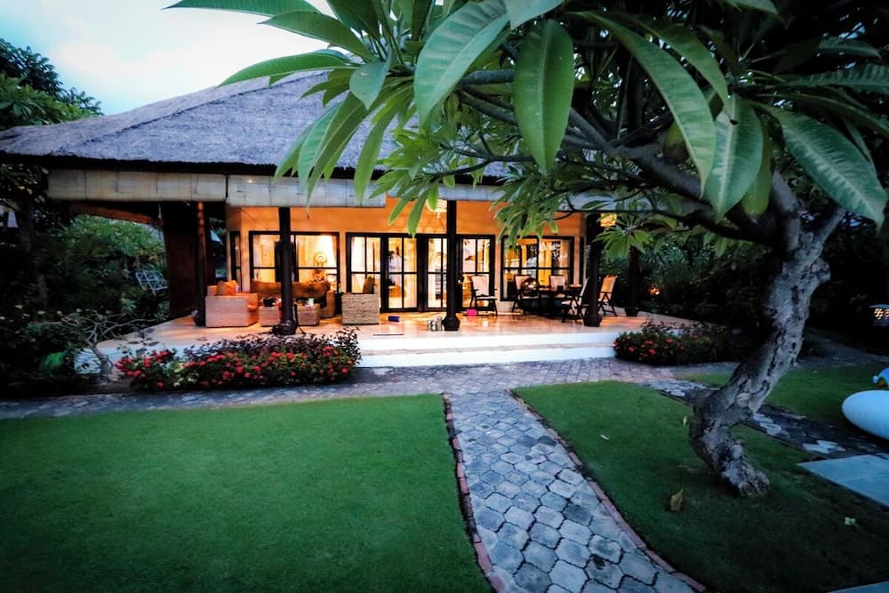3 BR luxury beachfront with private pool — photo 1 of 26