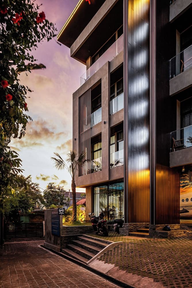 Aviator Bali — photo 1 of 1
