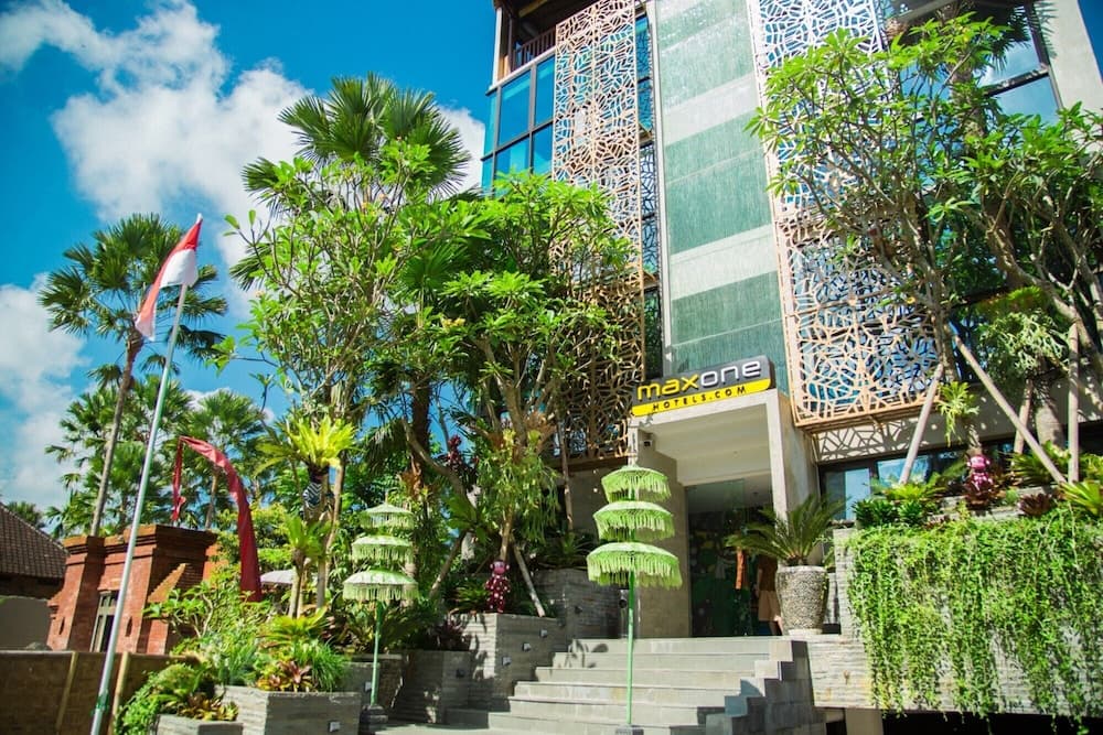 MaxOne Hotels at Ubud — photo 1 of 48