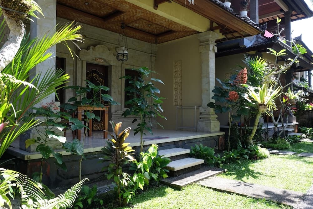 Suastika Bed and Breakfast — photo 1 of 35