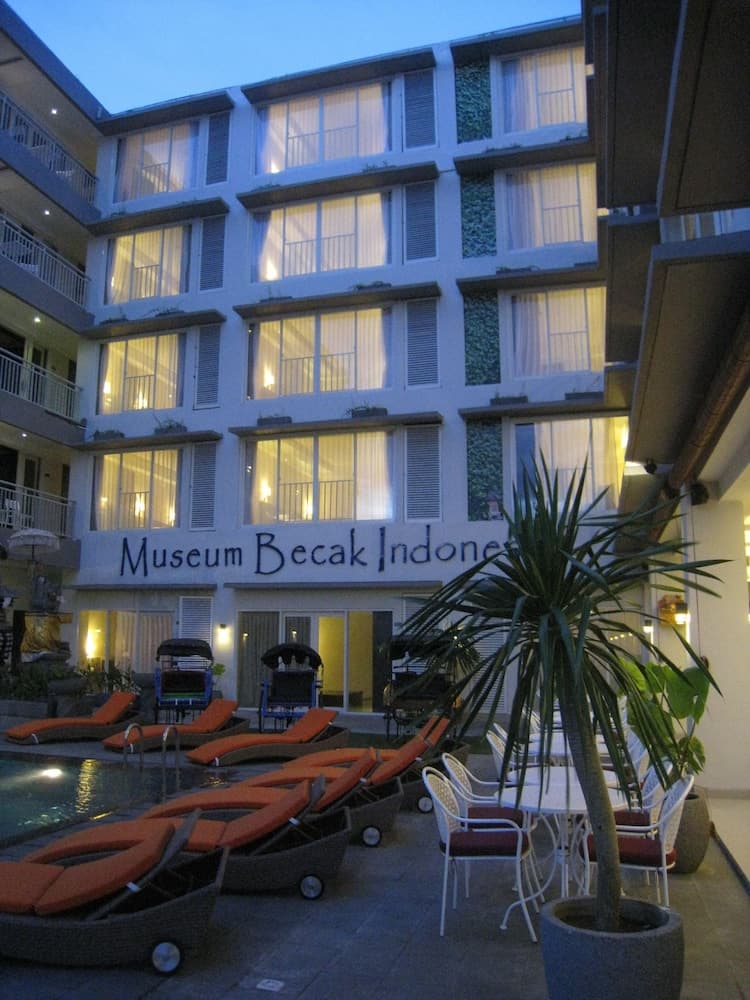 Losari Sunset Hotel — photo 1 of 44