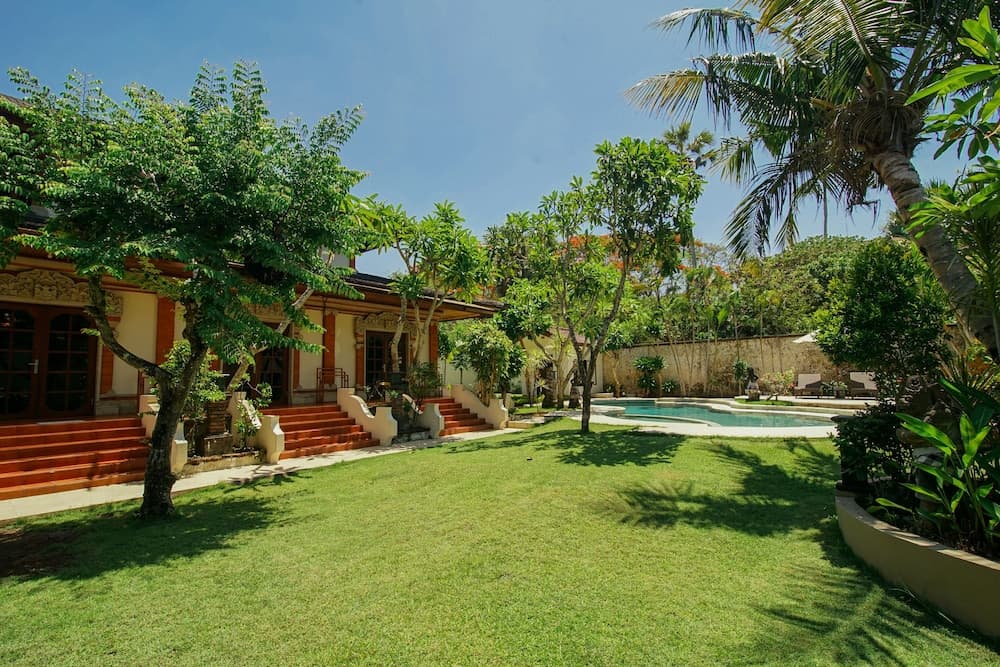 Baliana Villa Legian — photo 1 of 36