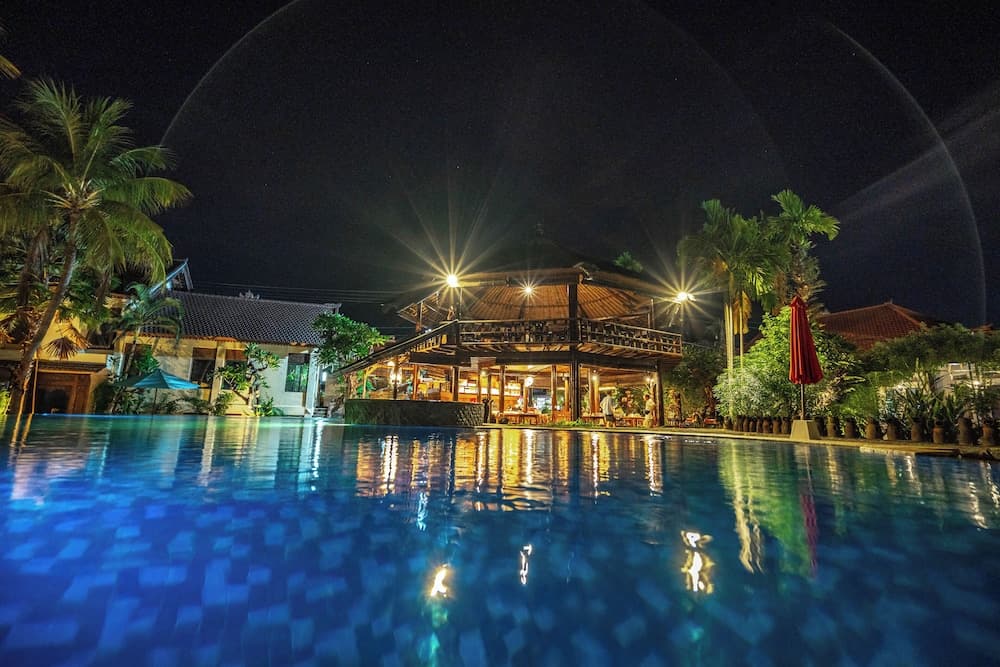 The central lovina hotel & restaurant — photo 1 of 8
