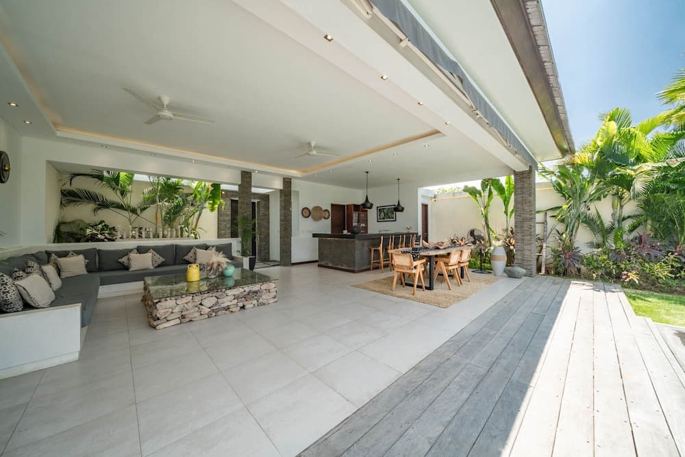 Villa Tira — photo 1 of 99